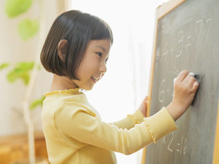 子どもも大喜び！おしゃれなカフェ風黒板をDIYしよう